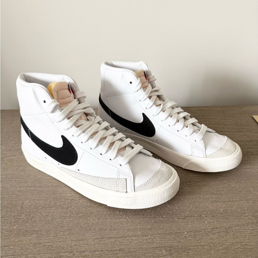 Nike Blazer Mid ‘77 Vintage Sneakers in Black & White Size Men 7/ Women 8.5 - Picture 2 of 8